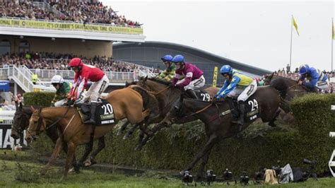 Live Horse Racing Commentary.